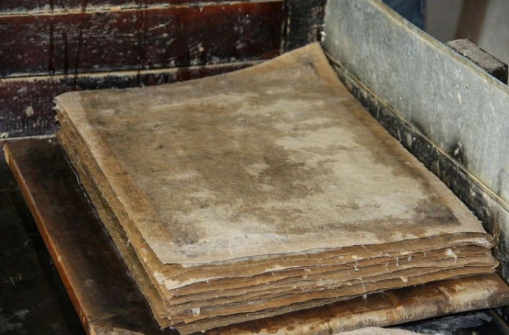 Du papier de Samarcande, le 29 mars 2018 dans le village de Koni Ghil, en Ouzbékistan