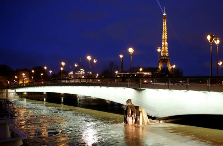 Le zouave du pont de l'Alma le 25 janvier 2018 Ă Paris, de l'eau jusqu'Ă mi-cuisses