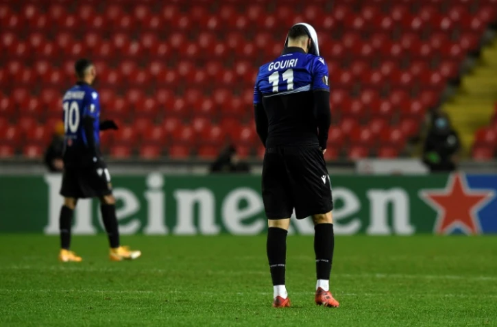 La déception du buteur niçois Amine Gouiri à l'issue de la défaite de son équipe 3-2 sur le terrain du Slavia Prague en Ligue Europa, le 5 novembre 2020