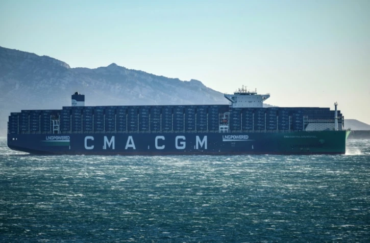 Le porte-conteneurs "Palais Royal" de la CMA CGM, le plus grand au monde à être propulsé au gaz liquéfié, le 14 décembre 2023 à Marseille 