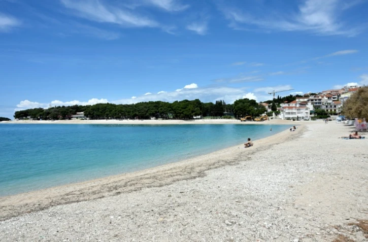 Des plages artificielles à Primosten, en Croatie, le 9 mai 2025