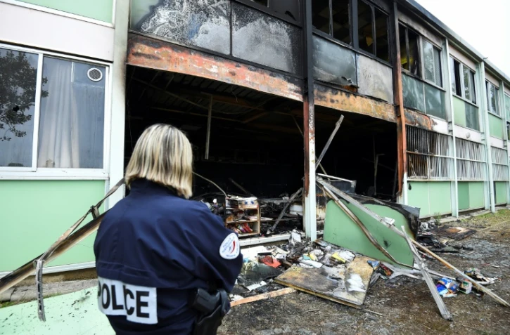 La façade de l'école Les Tamaris, incendiée à Béziers (Hérault) dans la nuit du 31 octobre au 1er novembre 2019.