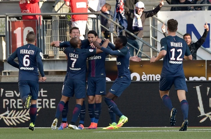 La joie des joueurs du PSG autour d'Edinson Cavani après le 2e but contre Nancy à Marcel Picot, le 15 octobre 2016