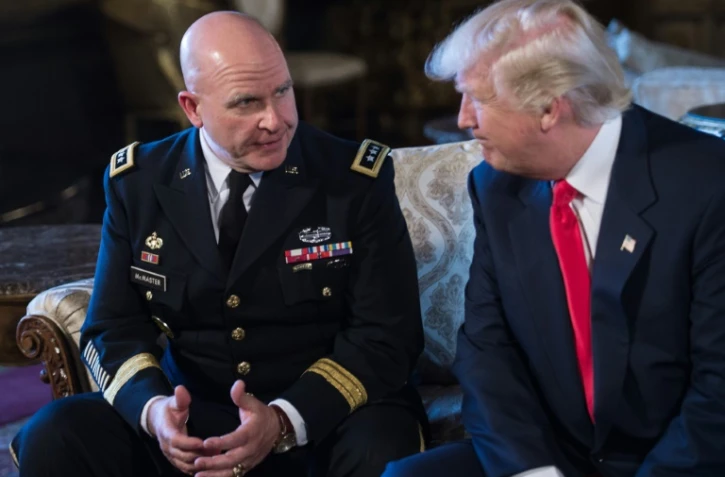 Le général américain H.R. McMaster et le président DOPnald Trump à Palm Beach, aux Etats-Unis, le 20 février 2017