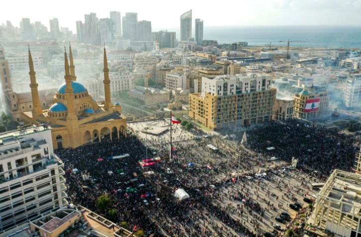 Vue aérienne d'affrontements entre manifestants et forces de sécurité dans le centre ville de Beyrouth au Liban le 8 août 2020
