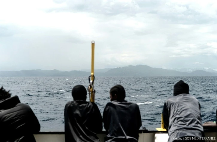 Photo diffusée par Médecins sans frontières montrant des mignants à bord de l'Aquarius le 14 juin 2018