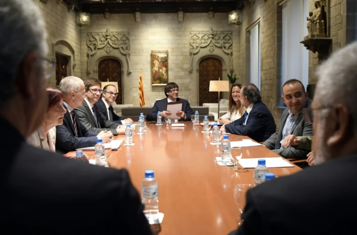 Le président catalan Carles Puigdemont et les membres de son gouvernement à Barcelone, le 7 octobre 2017