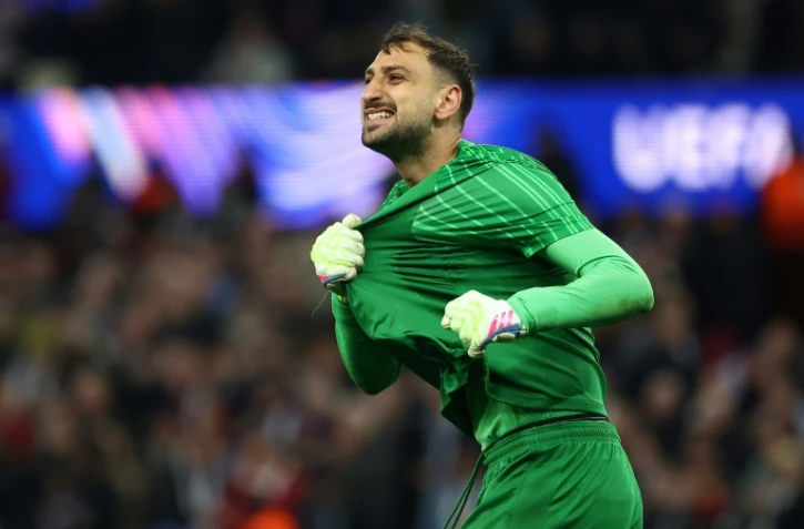 Le gardien du Paris SG Gianluigi Donnarumma après la qualification de son équipe sur le terrain d'Aston Villa le 15 avril 2025.