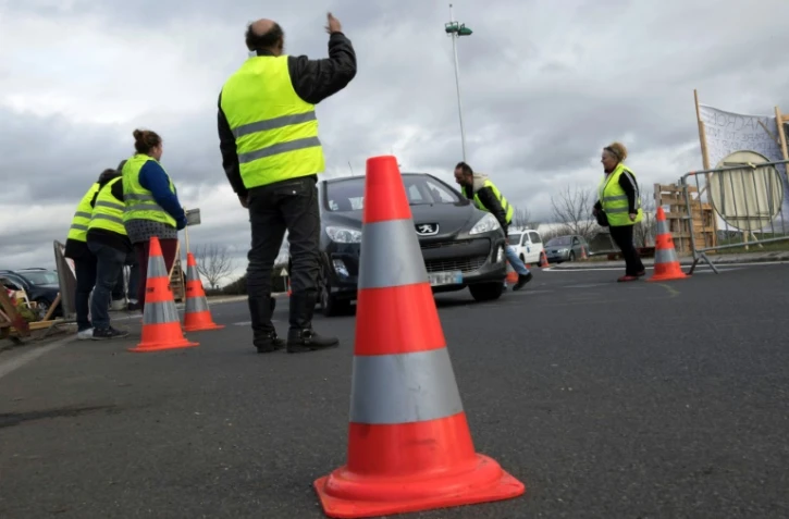 Un barrage de "gilets jaunes" à Saint-Beauzire dans le Puy-de-Dôme, le 6 décembre 2018