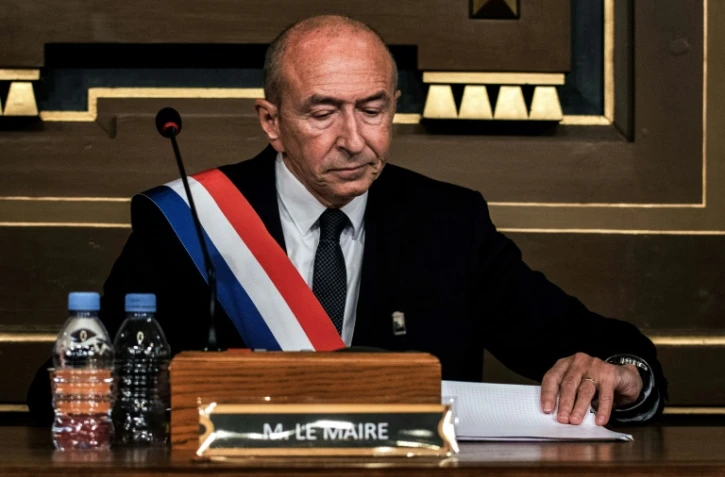 Gérard Collomb (C) juste après son élection, le 5 novembre 2018 à la tête de la mairie de Lyon