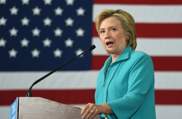 La candidate démocrate Hillary est une nouvelle fois rattrapée par la controverse sur ses emails, qui empoisonne sa campagne
