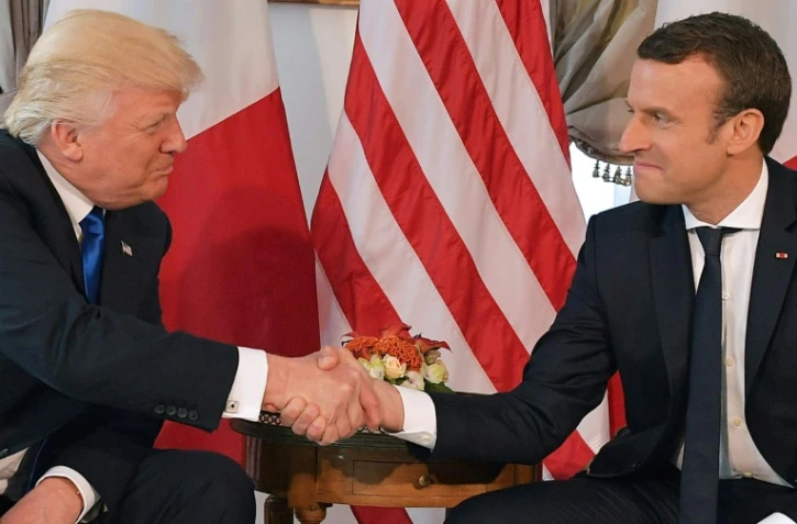 Le président américain Donald Trump (G) et le Président français Emmanuel Macron à Bruxelles le 25 mai 2017