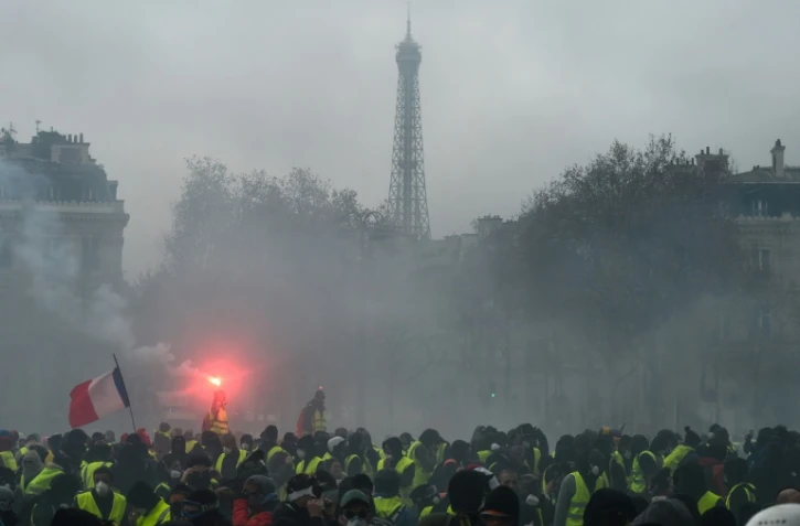 Des "gilets jaunes" manifestent à Paris, le 1er décembre 2018 