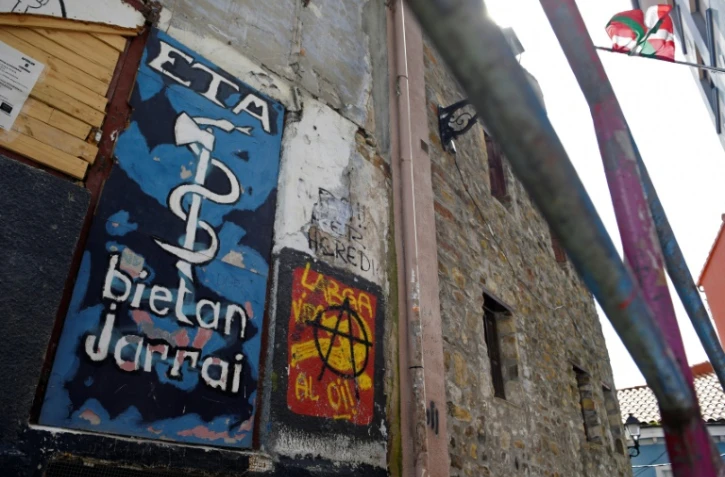 Un graffiti représentant le logo de l'ETA à Bermeo, au Pays basque espagnol, le 30 mars 2017