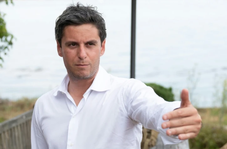 Le candidat à la présidentielle et patron de Renaissance Gabriel Attal à l'Ile-aux-Moines, le 25 juillet 2025
