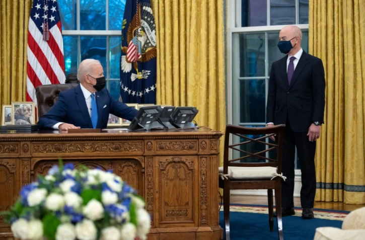 Le président américain Joe Biden et le ministre à la Sécurité intérieure Alejandro Mayorkas à la Maison Blanche, le 2 février 2021