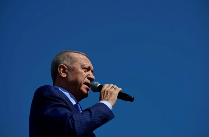 Le président turc Recep Tayyip Erdogan s'adresse à ses partisans lors d'un meeting électoral en vue des municipales, à Istanbul le 24 mars 2024