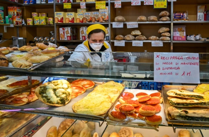 Dans une épicerie-boulangerie de Rome, le 18 mars 2020