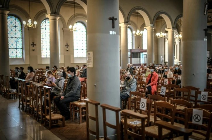 Messe à l'église Saint-Jean-Baptiste de Neuilly-sur-Seine (Hauts-de-Seine) près de Paris, le 23 mai 2020