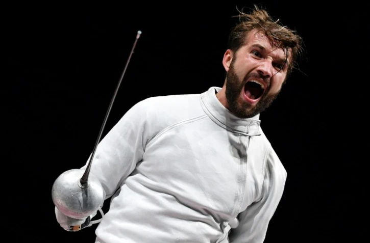 La joie de l'épéiste français Romain Cannone, après avoir battu l'Ukrainien Igor Reizlin en demi-finale aux Jeux olympiques de Tokyo 2020, le 25 juillet 2021 à Chiba