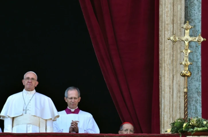 Le pape François au balcon de la basilique St Pierre de Rome le 25 décembre 2015 