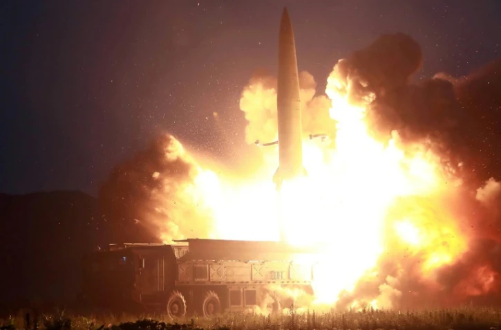 Photo de l'agence officielle nord-coréenne KCNA montrant le lancement d'un missile, le 6 août 2019 en Corée du Nord