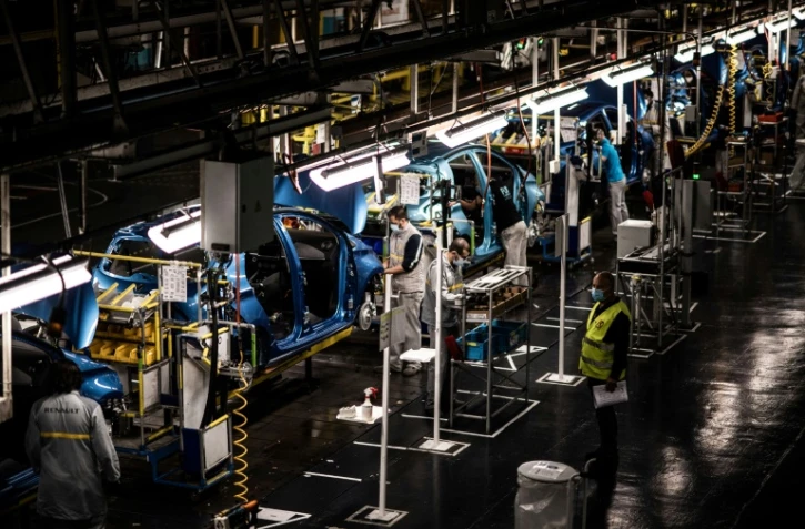 Une chaîne d'assemblage de l'usine Renault à Flins, le 6 mai 2020
