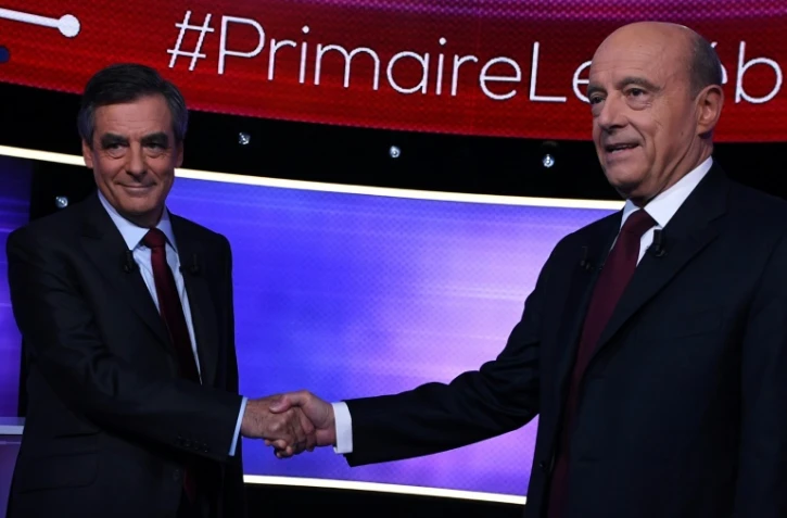 François Fillon et Alain Juppé avant leur débat télévisé de l'entre-deux-tours de la primaire de droite le 14 novembre 2016 à Paris