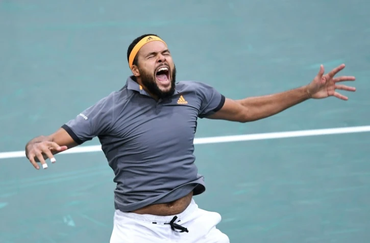 Le Français Jo-Wilfried Tsonga exulte après sa victoire face à l'Allemand Jan-Lennard Struff au 3e tpur du Masters 1000 de Paris, le 31 octobre 2019