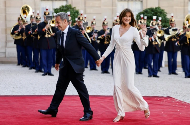 Nicolas Sarkozy et son épouse Carla Bruni à l'Elysée, pour un dîner donné à l'occasion de la visite d'Etat du président américain Joe Biden en France, le 8 juin 2024