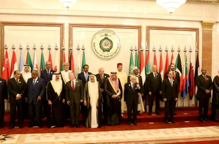 Les dirigeants arabes posent pour une photo de famille avant un sommet de la Ligue arabe à la Mecque  en Arabie saoudite le 31 mai 2019