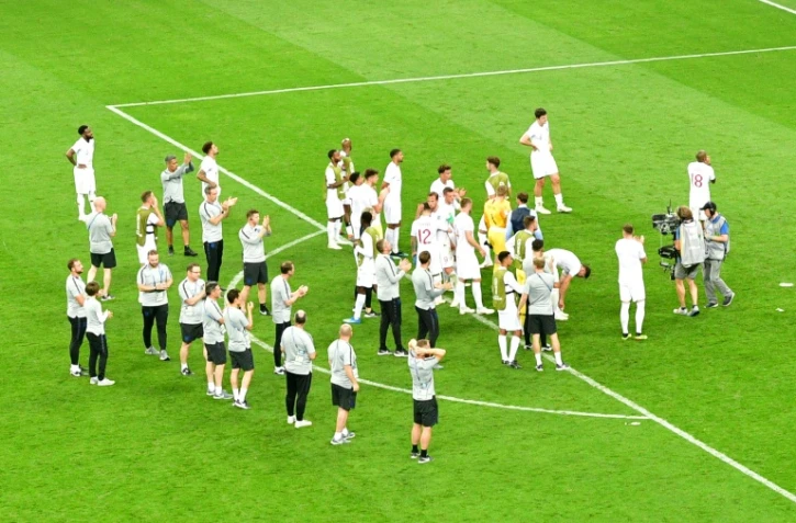 L'équipe d'Angleterre salue ses supporters après sa défaite en demi-finales du Mondial, à Moscou, le 11 juillet 2018
