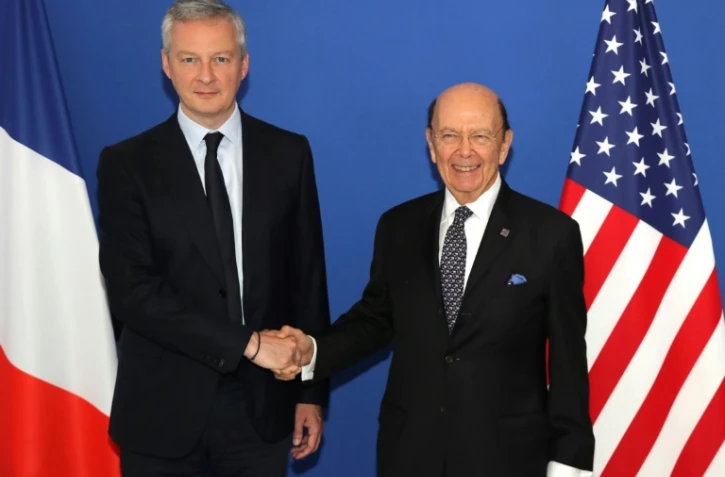 Le ministre de l'Economie Bruno Le Maire (G) en compagnie du secrétaire américain au Commerce Wilbur Ross (D), le 31 mai 2018, au ministère des Finances à Paris