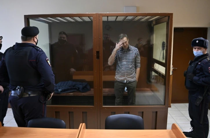 L'opposant russe Alexaï Navalny (c) dans un tribunal de Moscou, le 20 février 2021