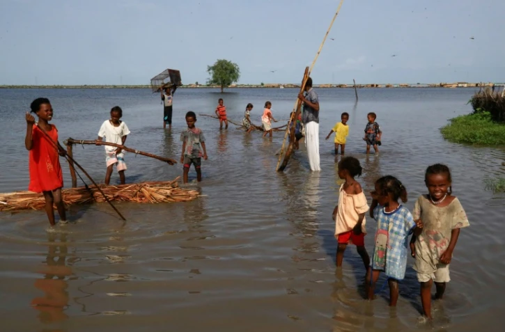 Des enfants soudanais jouent dans le camp d'Alqanaa à al-Jabaline, dans l'Etat méridional du Nil blanc, le 14 septembre 2021