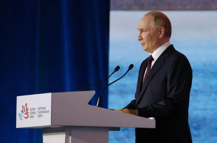 Le président russe Vladimir Poutine lors du Forum économique de l'Est à Vladivostok, le 5 septembre 2025 dans l'Extrême-Orient russe
