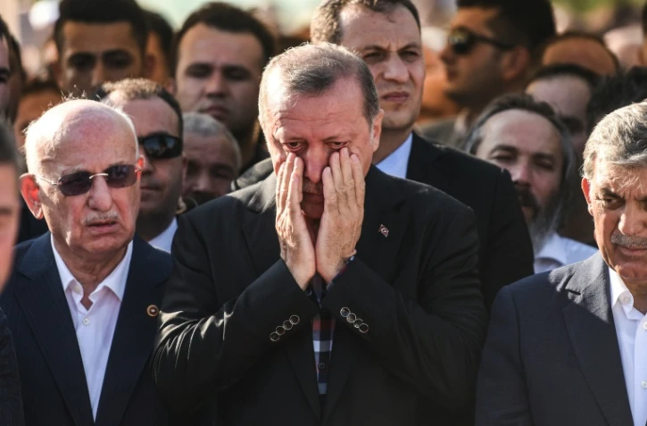 Le président turc Recep Tayyip Erdogan aux funérailles d'une victime de la tentative de coup d'Etat le 17 juillet 2016 à Istanbul