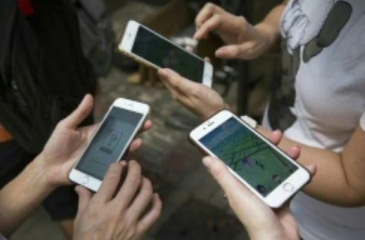 Si Facebook est de plus en plus critiqué, peu d'utilisateurs ferment leur compte pris au piège des réseaux sociaux