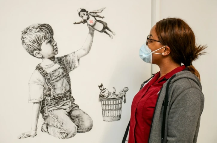 L'oeuvre "Game Changer" de l'artiste Banksy à l'hôpital universitaire de Southampton, le 7 mai 2020