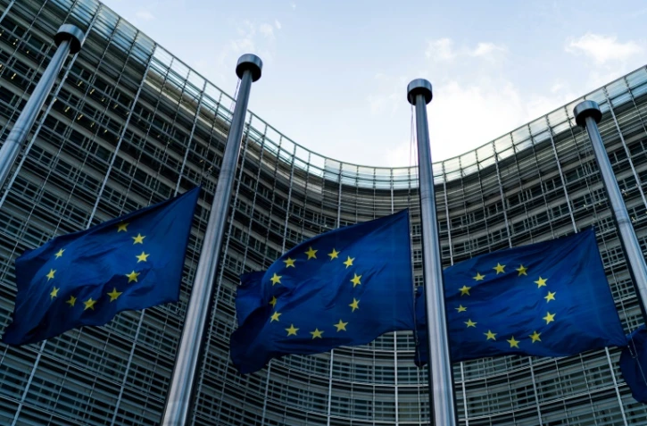 Les drapeaux de l'Union européenne devant le bâtiment de la Commission européenne à Bruxelles, le 30 septembre 2019
