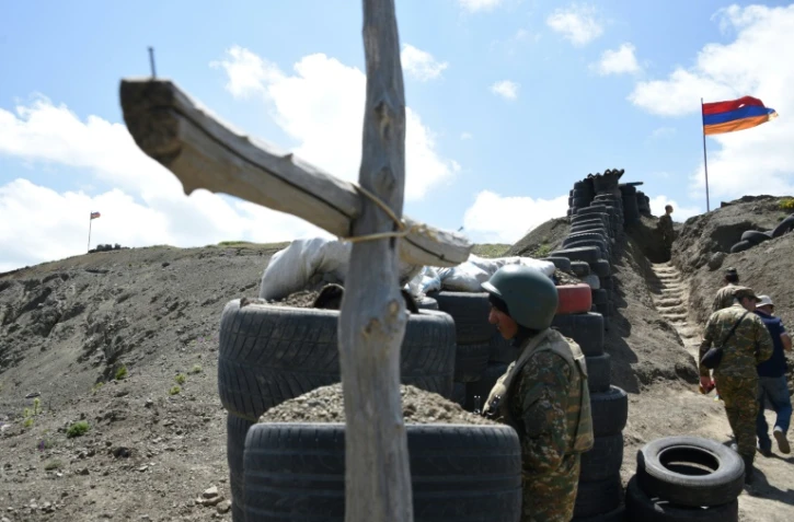 Des soldats à la frontière entre l'Arménie et l'Azerbaïdjan, le 18 juin 2021 à Sotk, en Arménie