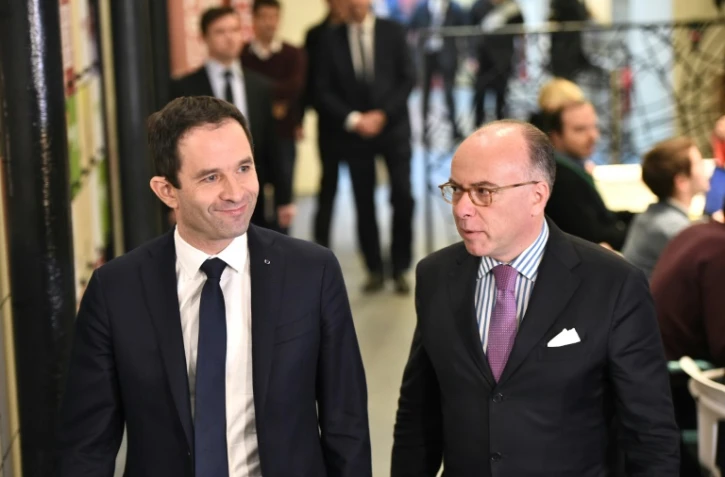 Benoît Hamon et Bernard Cazeneuve au QG de camapagne du candidat socialiste le 9 mars 2017 à Paris