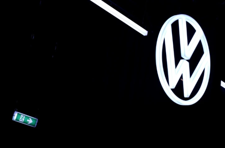 Le logo du fabricant automobile allemand Volkswagen, le 4 novembre 2019 dans l'usine de Zwickau, Ă l'est de l'Allemagne
