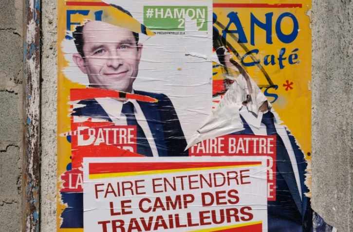 Une affiche électorale sur un mur de Toulouse, le 15 mars 2017