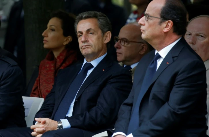 Nicolas Sarkozy et François Hollande lors d'une cérémonie d'hommage aux victimes du terrorisme le 19 septembre 2016 aux Invalides à Paris