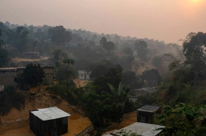Vue générale de Selembao, un quartier pauvre à la périphérie de Kinshasa, le 14 juillet 2023. L'eau potable y est une denrée rare. 