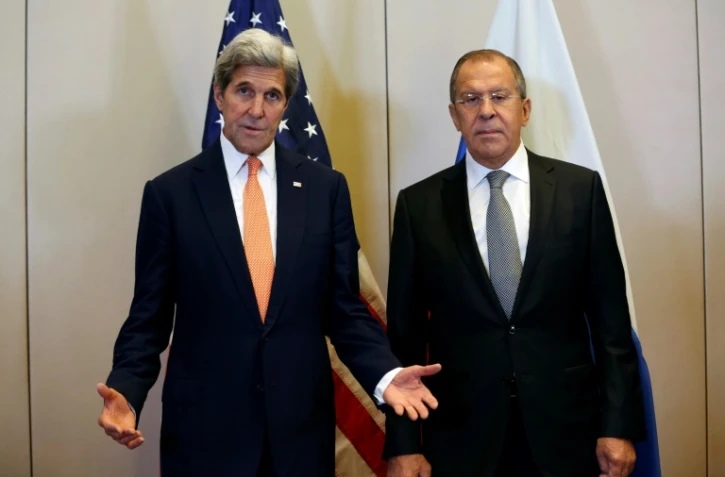 Les chefs des diplomaties américaine et russe, John Kerry (G) et Sergueï Lavrov (D), se sont retrouvés pour une journée de négociations à Genève en Suisse, le 9 septembre 2016.