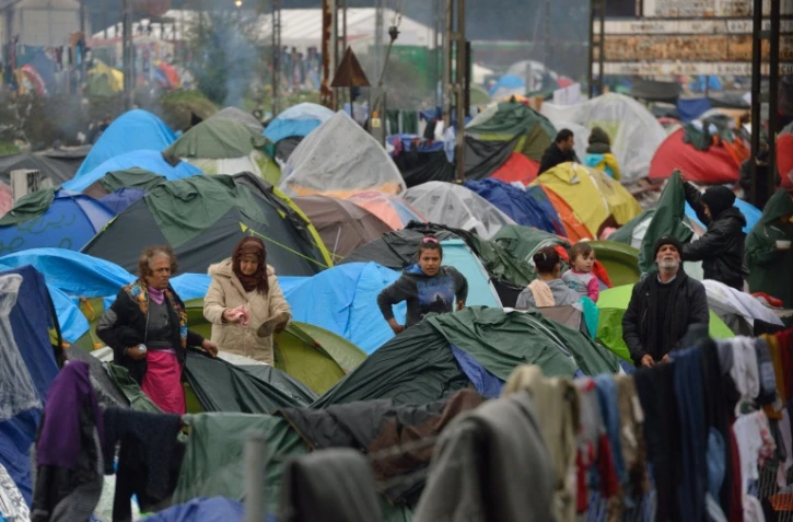 Des migrants et réfugiés aux abords du village grec d'Idomeni en Grèce, le 14 mars 2016