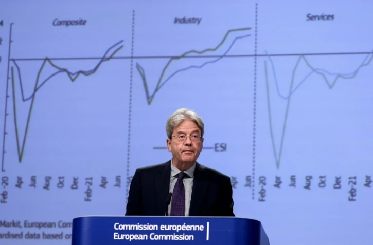 Le Commissaire européen à l'Economie, Paolo Gentiloni, présente les prévisions économiques de la Commission, lors d'une conférence de presse à Bruxelles, le 7 juillet 2021