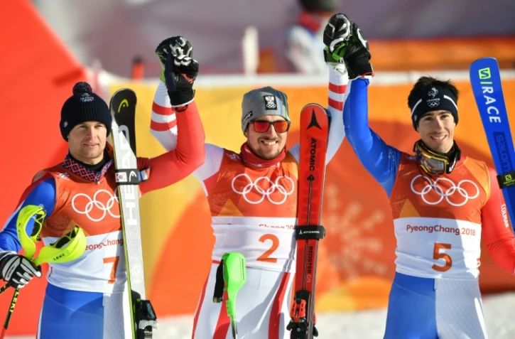 (g à d) Alexis Pinturault, 2e, l'Autrichien Marcel Hirscher, 1er, et Victor Muffat-Jeandet, 3e, du combiné, à Pyeongchang, le 13 février 2018